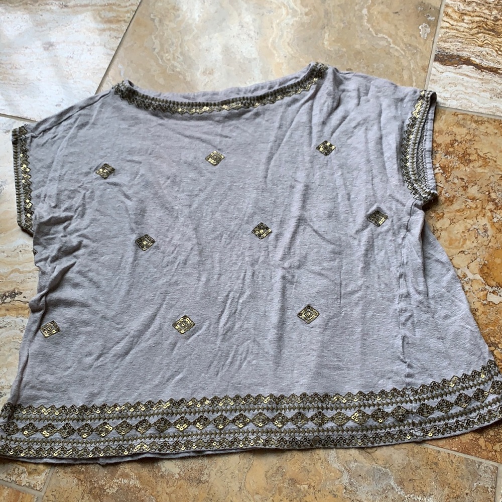 J. Jill love linen Boat neck linen top w/embroidery & antiqued gold sequin